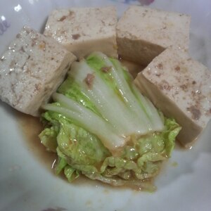 白菜の葉っぱを使って！　　「豆腐と白菜の葉の煮物」